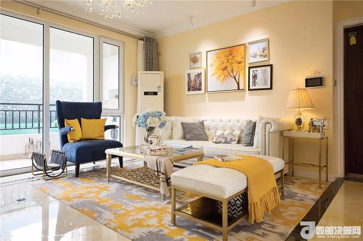 沙發(fā)背景墻選對裝飾畫，才能美了整個客廳空間！