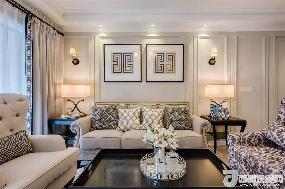 沙發(fā)背景墻選對裝飾畫，才能美了整個客廳空間！