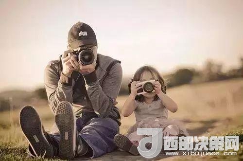 “曾子殺豬”故事在前，最近又有《父母說好考了90分就去看海，被爽約后女孩離家出走》新聞在后。父母如果自己的行為“打臉”了，又怎么能在孩子面前掌握教育的主動(dòng)權(quán)。