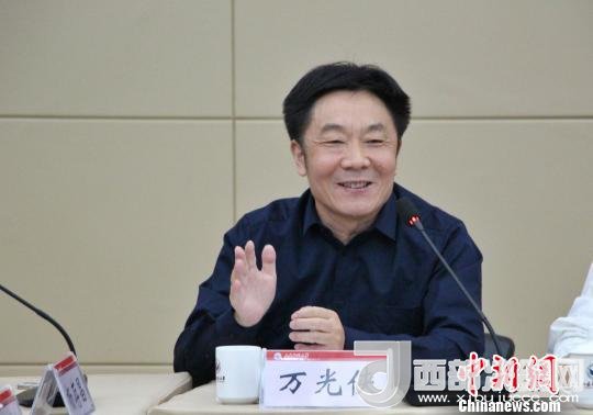 圖為山東師范大學(xué)副校長(zhǎng)萬(wàn)光俠在開(kāi)幕式上發(fā)言?！≮w曉 攝