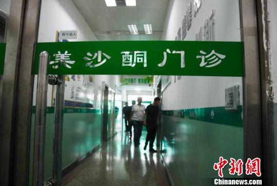 有數(shù)據(jù)顯示，十年來(lái)，山西省司法行政戒毒系統(tǒng)累計(jì)收治戒毒人員總數(shù)6萬(wàn)余人。截至目前，在冊(cè)強(qiáng)制隔離戒毒人員、自愿戒毒人員、戒毒康復(fù)人員、美沙酮維持治療人員共1.2萬(wàn)余人?！⊥踅ㄜ?攝