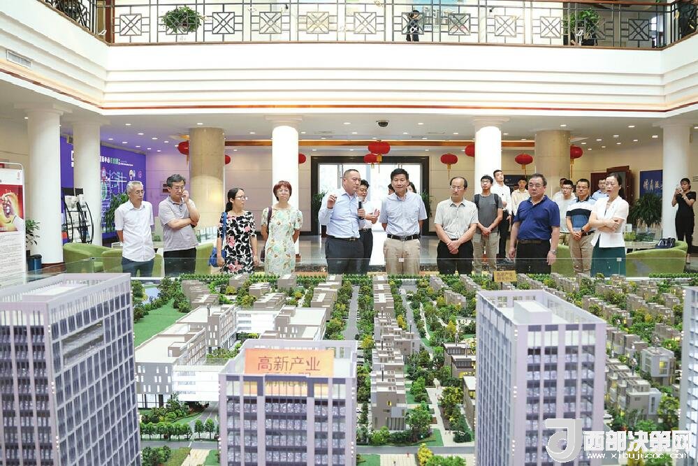 專家學者為槐蔭建言獻策 把脈建設(shè)半導體產(chǎn)業(yè)特色小鎮(zhèn)