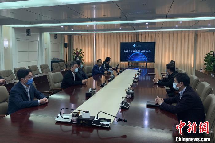 寧夏大學(xué)2020年春季首場綜合類“網(wǎng)絡(luò)雙選會”現(xiàn)場。　李佩珊 攝