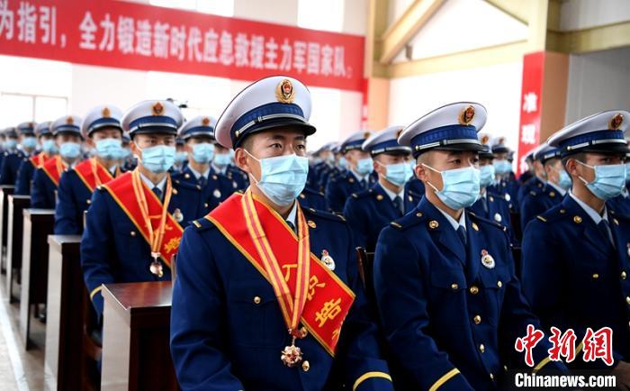 授銜表彰儀式現(xiàn)場(chǎng)?！⒅铱?攝