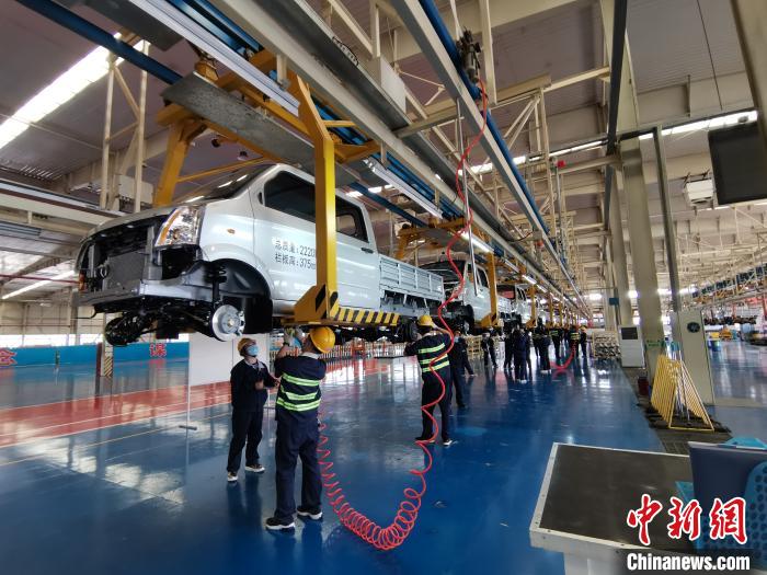 4月初，成功汽車全面復(fù)工復(fù)產(chǎn)。尤其是隨著疫情得到控制，該公司的生產(chǎn)力度也不斷加大。　高飛 攝