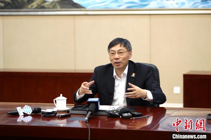 近日，全國人大代表、浪潮集團董事長兼CEO孫丕恕接受媒體采訪。浪潮集圖供圖