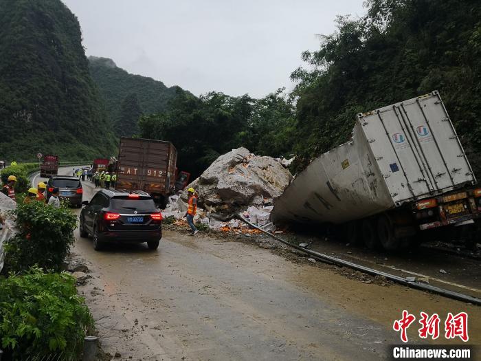 事故現(xiàn)場(chǎng)?！↑S鵬 攝