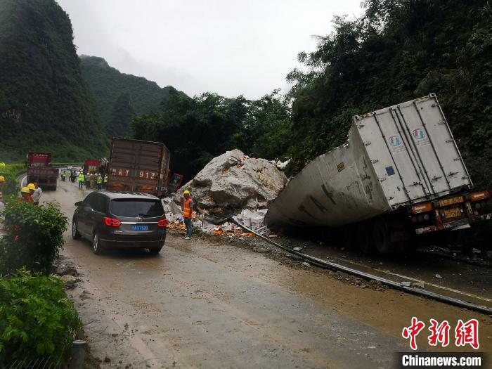 事故現(xiàn)場(chǎng)。　黃鵬 攝