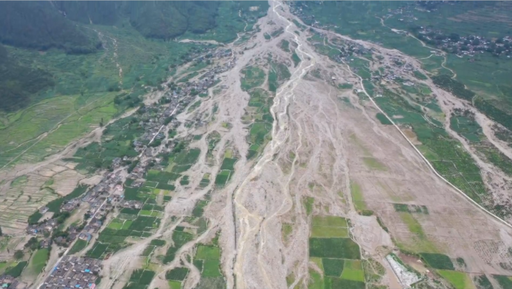 ▲圖為涼山冕寧山洪現(xiàn)場(chǎng)，來源：四川消防。