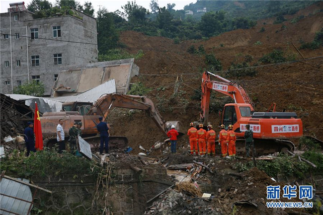 (圖文互動(dòng))(1)四川雅安漢源縣發(fā)生滑坡 8人失聯(lián)