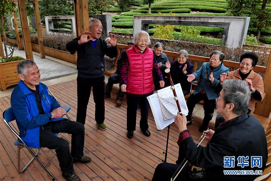 (新華全媒頭條·圖文互動)(1)偉大旗幟引領(lǐng)歷史巨變——習近平新時代中國特色社會主義思想指引“十三五”經(jīng)濟社會發(fā)展述評