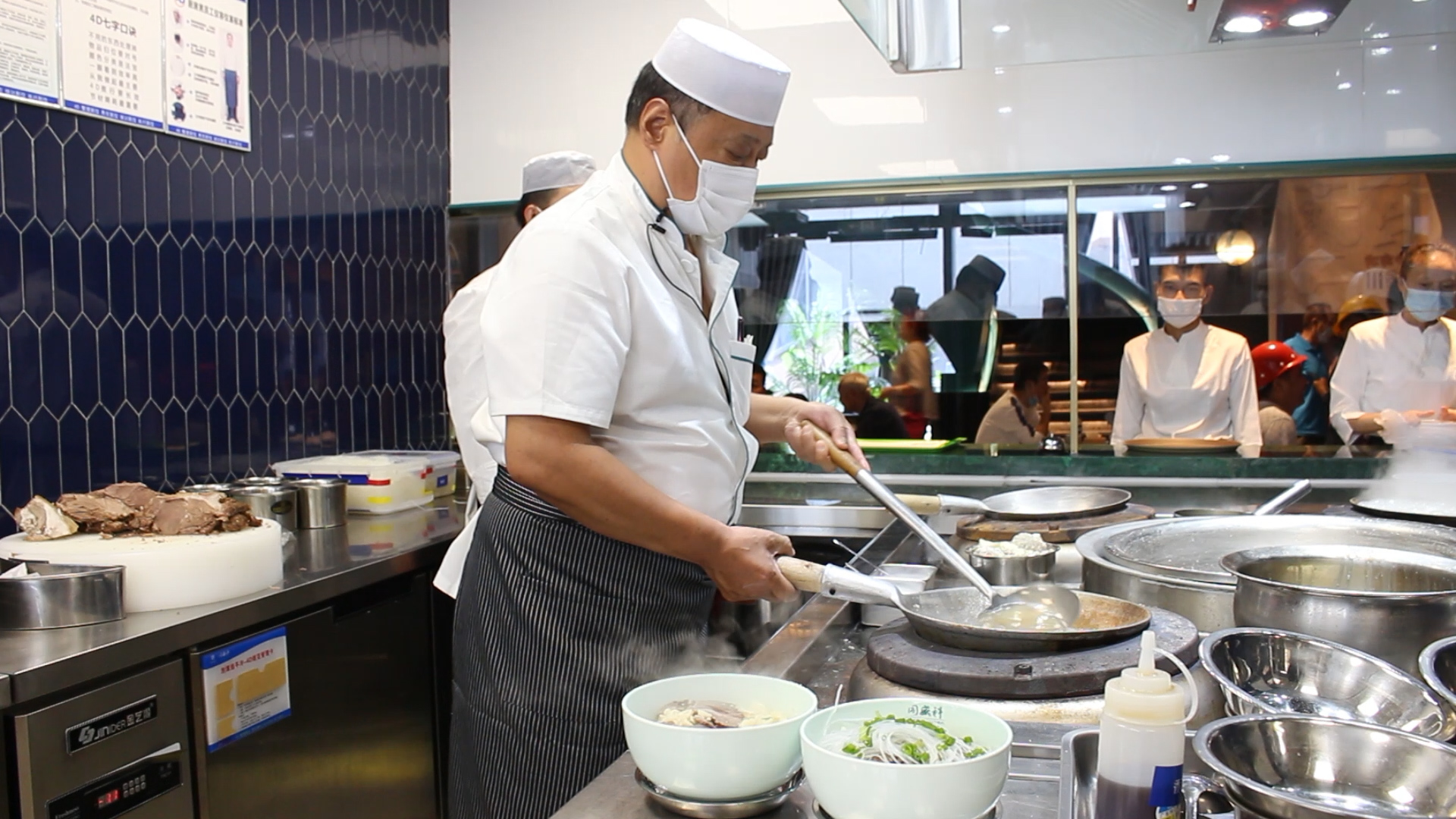 【陜菜大師和他們的拿手菜】烏平：“知足者常樂，食客愛吃我做的牛羊肉泡饃，就是我最大的滿足”_fororder_圖片7