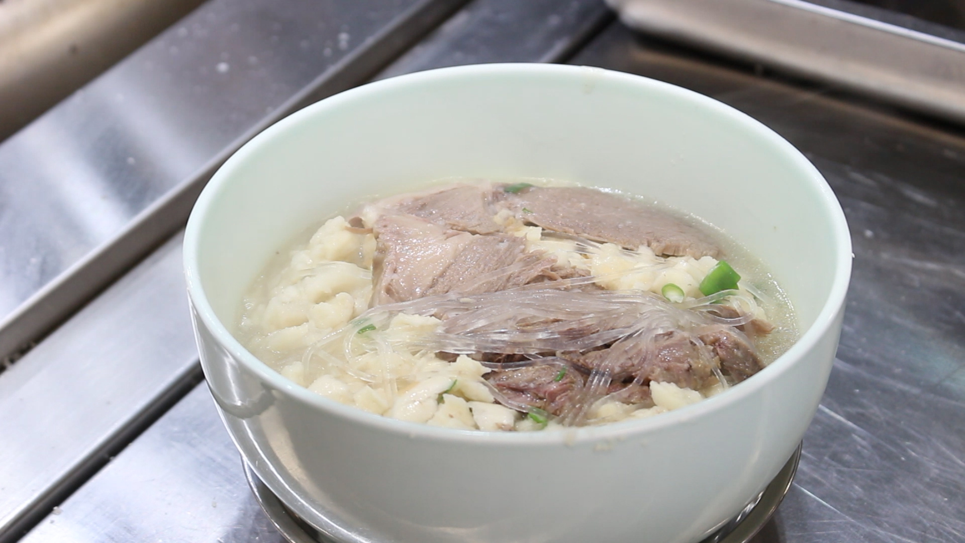 【陜菜大師和他們的拿手菜】烏平：“知足者常樂，食客愛吃我做的牛羊肉泡饃，就是我最大的滿足”_fororder_圖片8